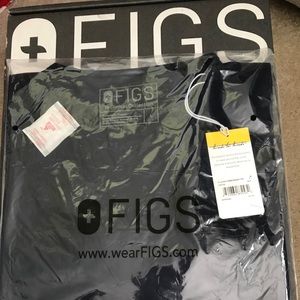 FIGS Casma Three Pocket Top, Navy